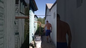 Заруба, успей за 10 минут:50 подтягиваний + 50 брусья .