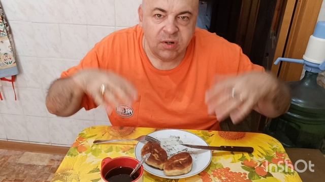 Мукбанг. Домашние пирожки с картошкой и яйцом и кофе. У нас жара. Вспоминаю лето 2018.