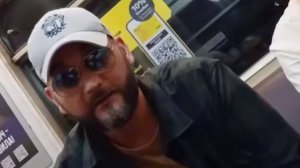 🔴Моральный урод из ВСУ устроил скандал прямо в вагоне метро с женщиной. Вот они вояки с женщинами🔴