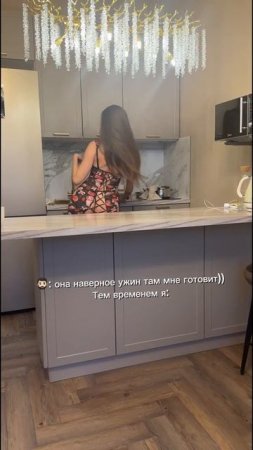 Что-то готовит. 18+. Эротика