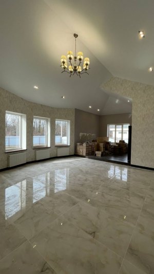 Дом в Краснодаре, на берегу реки.