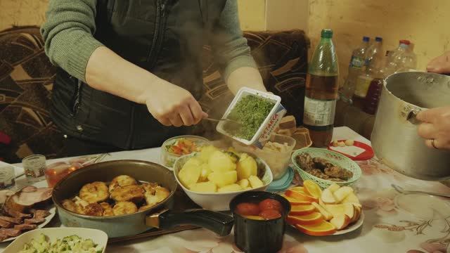 Спокойные и Трудолюбивые СЕЛЬСКИЕ ЖЕНЩИНЫ. Вкусный ДЕРЕВЕНСКИЙ ОБЕД. Документальный фильм. 2025год