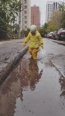 Как весело ходить по лужам!