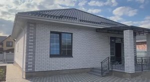 Дом в Анапском р-не, в центре ст. Гостагаевской(новый 115м2 кухня-гостинная, 3 спальни, все коммун.)