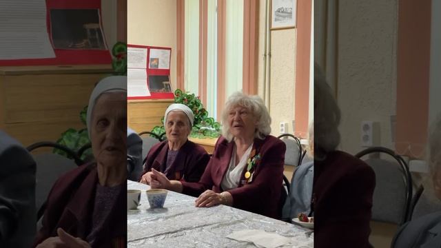 Ветераны исполняют «Катюшу»
