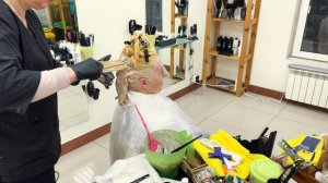 Обеспечение волос в пепельный блонд, без рыжины