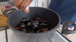 В меню: Мидии  /  On the menu: Mussels