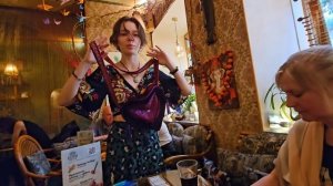 Вывезли девушек из деревни В Индийский ресторан Кашмир. С сестрой в городе.