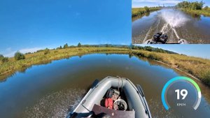 По мелкой и заросшей речке на мотовесле.