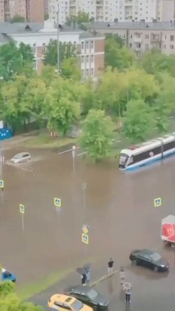💦Дорожные знаки и машины уходят под воду в Метрогородке💦