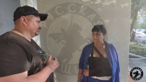 Неадекватная соседка сломала ключицу жене воина СВО в Кургане