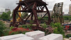 В Тюмени портовый кран Альбрехт переместили на 230 метров вдоль набережной