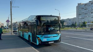 Автобус МАЗ-303.065 №8199 на ул.Веры Слуцкой в Колпино, июль 2025 года