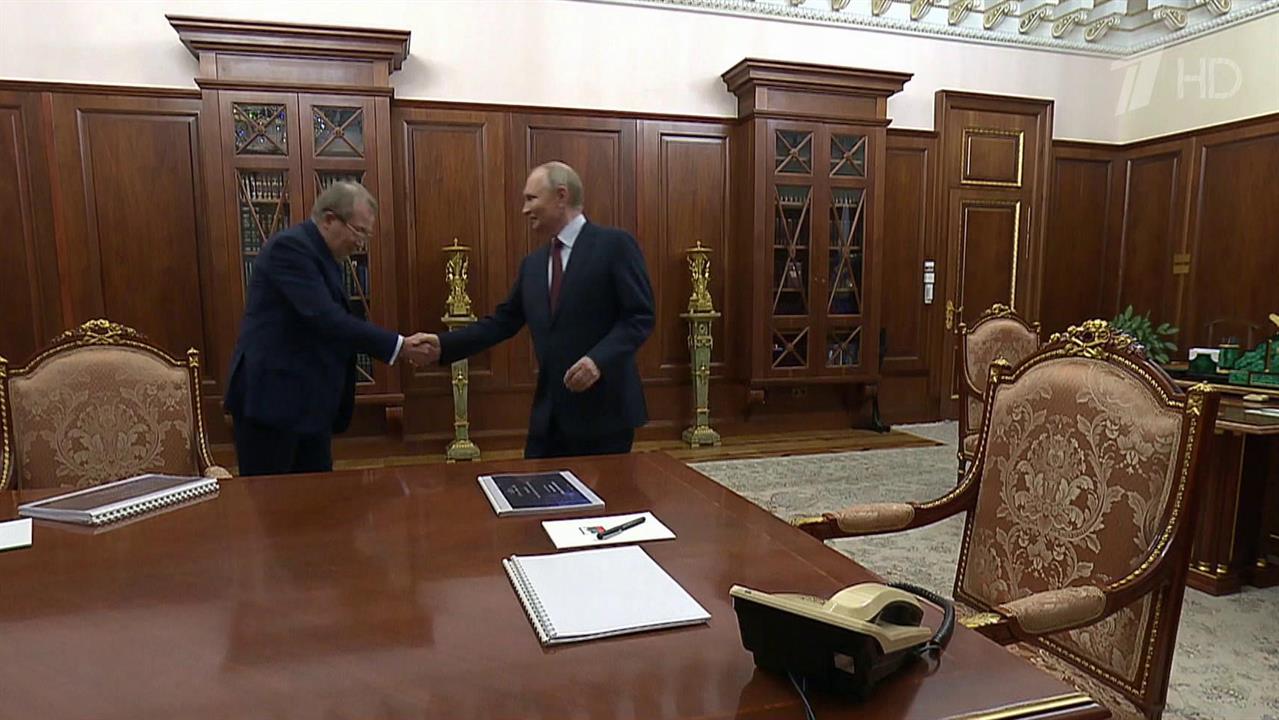 Владимир Путин провел встречу с президентом РАН