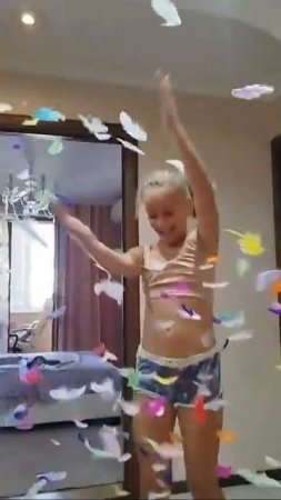 Салют из разноцветных перьев