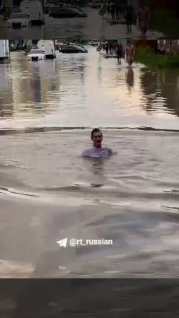 Ливень и шквалистый ветер в Новокузнецке: затоплен ряд улиц.