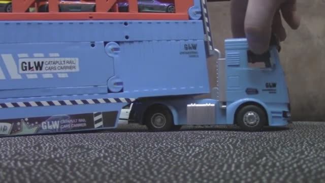 Реально интересные автовозы,машинки, все на ходу.