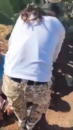Израиль не зря вмешался - в сети появляются кадры издевательств над друзами сирийскими военными.