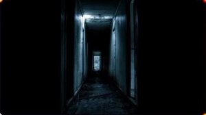 Оно идёт по коридору