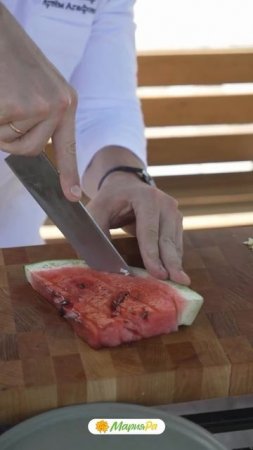 САЛАТ С ЖАРЕНЫМ АРБУЗОМ, АВОКАДО, КИНОА И ЦЕДРОЙ ЛИМОНА