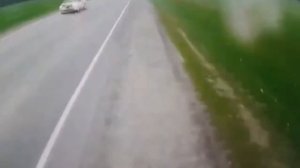 Момент страшной лобовой аварии легковушки и фуры в Черепановском районе Новосибирской области.