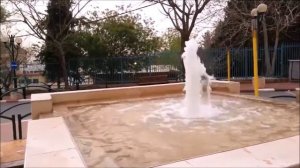 Хрустальных струй волшебное сплетенье!