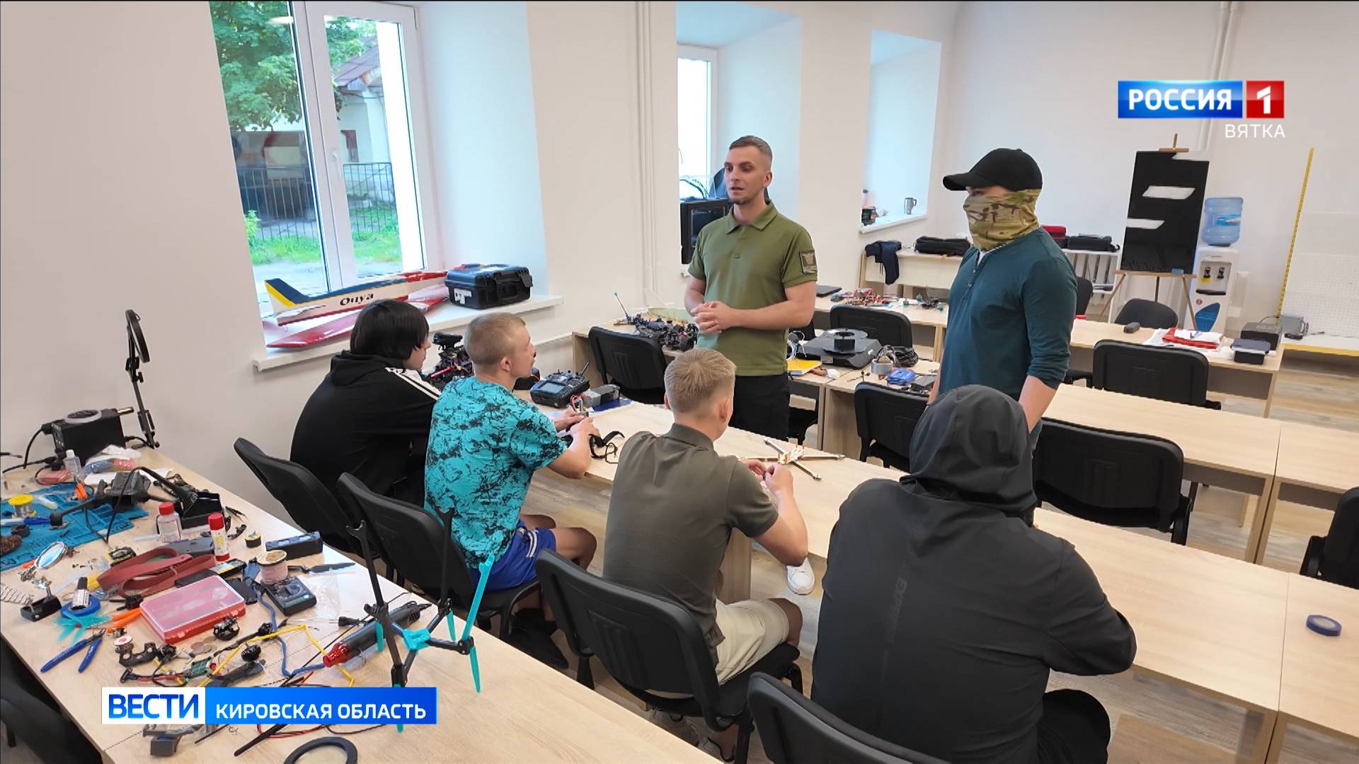 Командир взвода БПЛА с позывным «Знахарь» ответил на вопросы кировских ребят
