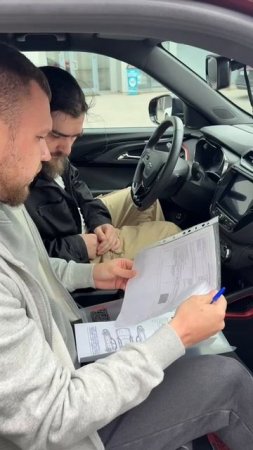 Компактный, но уверенный — Chevrolet Trailblazer знает, как заявить о себе в городе и на трассе.