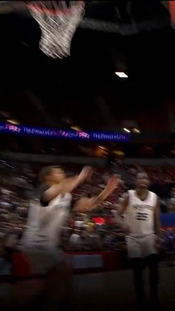 Кайл Филиповски с ОГРОМНЫМ ПЛАКАТОМ SLAM!