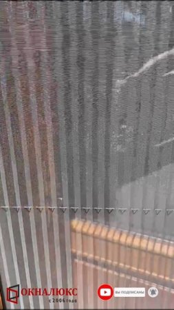 Москитная сетка плиссе в цвете золотой дуб на двери из евробруса. ОКНАЛЮКС Севастополь