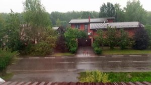 У нас дождь, гроза и молния