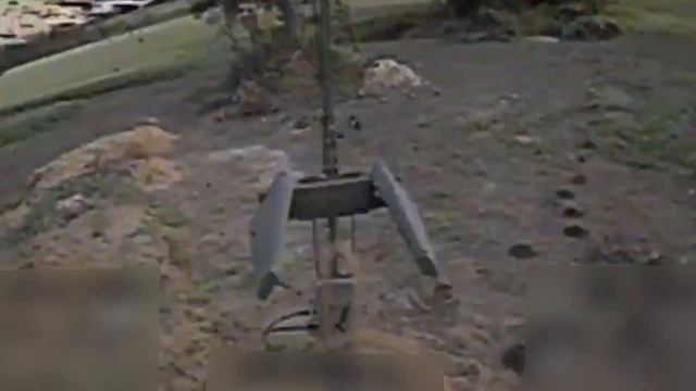 Ударных FPV-дрононы на Красноармейском направлении вывели из строя средства связи противника.