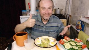 обед. тушеная картошка с кабаком и яйцами. уценка. мукбанг. обжор. еда на камеру. диета. шизофрения.