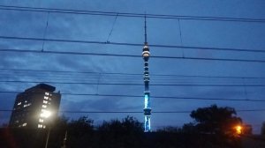 Останкинская телебашня в ночной подсветке.