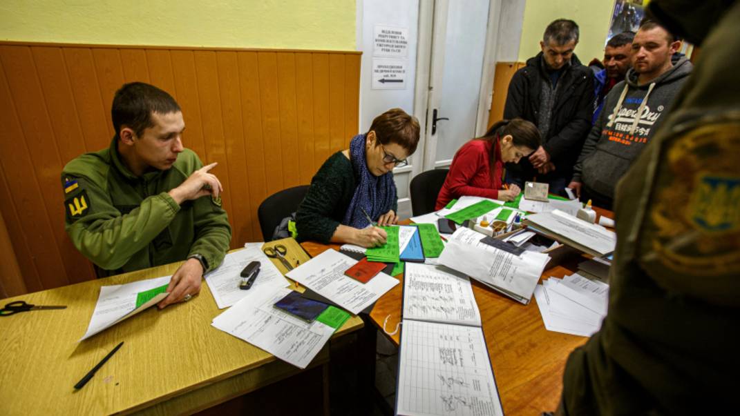 «Идет охота на людей»: в Венгрии требуют от Украины прекратить насильственную мобилизацию