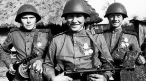Зачем Советские солдаты надевали Каски Задом Наперёд_