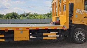 Эвакуатор Донгфенг Dongfeng 10т эвакуатор  большой для JCB  в движении 2025-07-07 14-29-36