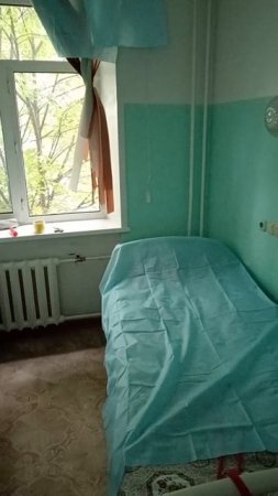 День 1 крашу палату в больнице