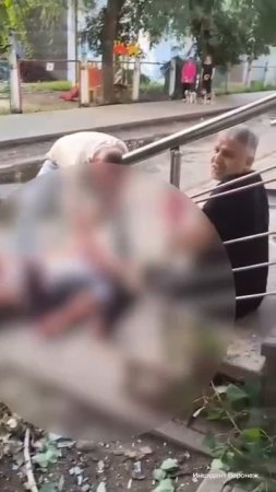 Появилось видео с пострадавшими в результате прилёта БПЛА по центу Воронежа.