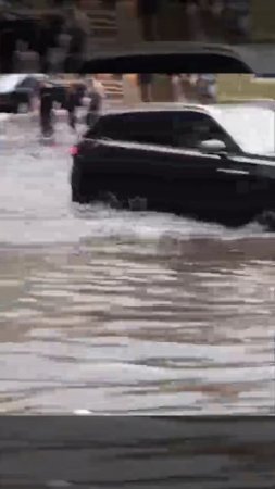 Воды в Воронеже - в прямом смысле по колено. 💦😱
