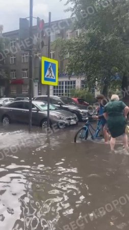 В ближайшие 2-3 часа ливни с грозой и градом не прекратятся в Воронеже. Ох и ох.