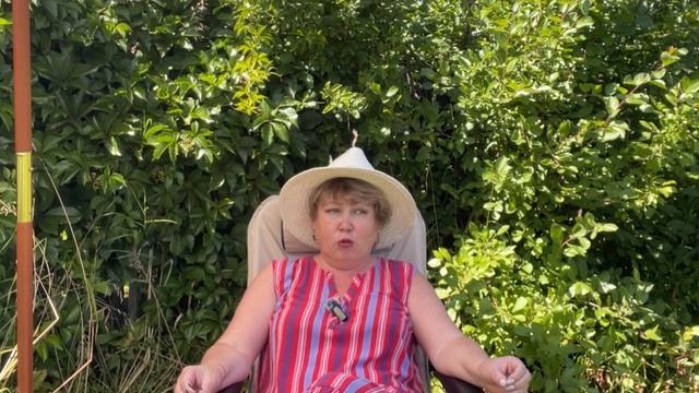 Улетела в отпуск! Скатерть вяжу, будет позже. Прошу понять и простить...