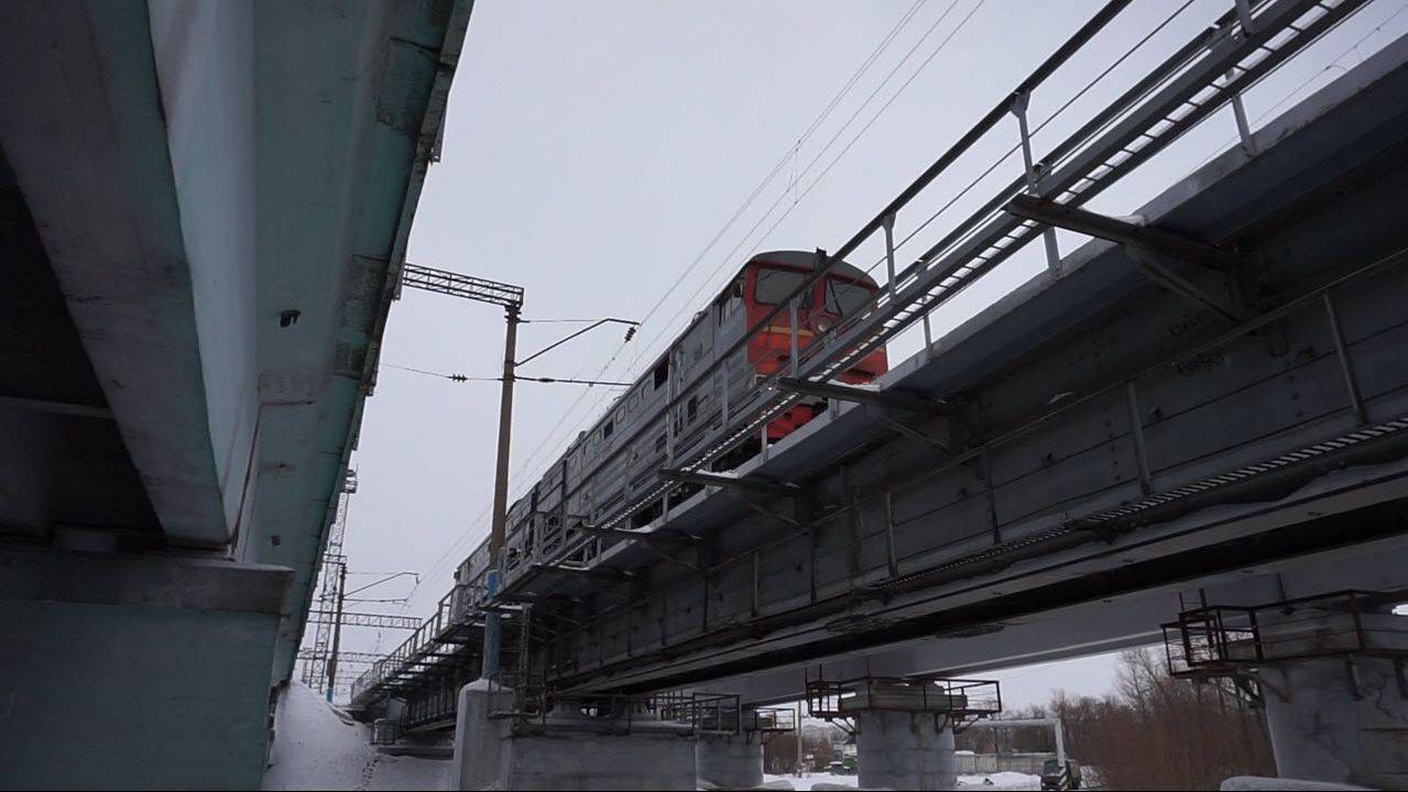 Тепловоз 2ТЭ10М-3434 надо мной. Звук 10Д100.