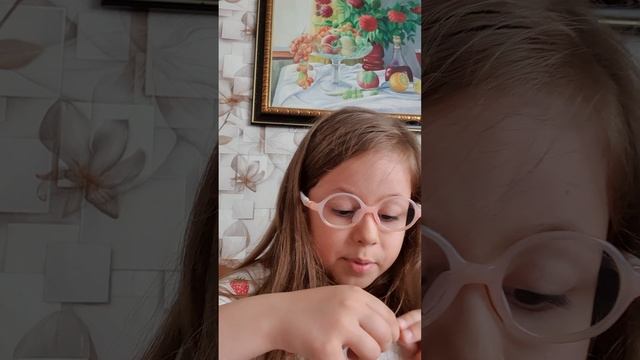 Лепим из пластилина подсолнух и пчёлку