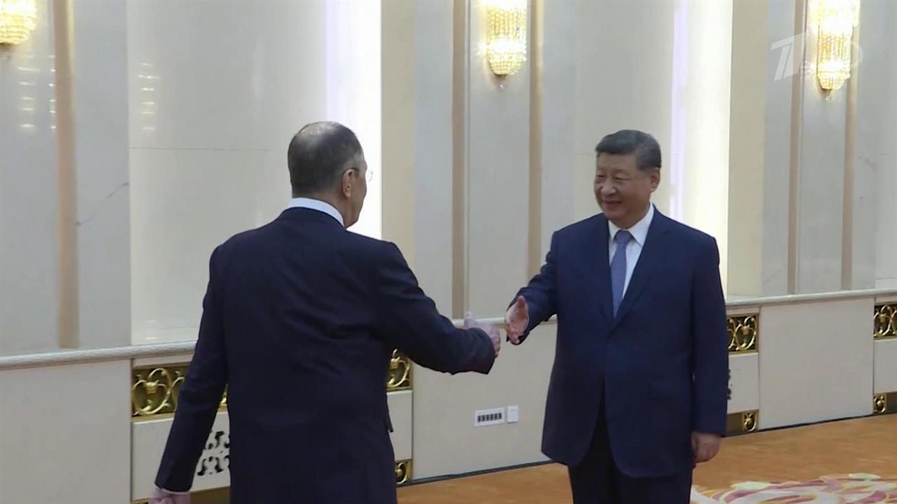 С. Цзиньпин и С. Лавров обсудили укрепление сотрудничества и предстоящий визит В. Путина в Китай.