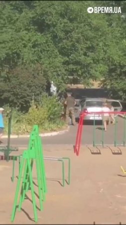 Николаев. Мясники режима Зеленского ломают ноги мужику, который не согласен с "добровольной…🔽🔽🔽