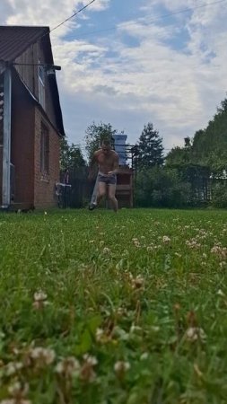 Шпортсмэн в тапках #дача #отдых #беганутый