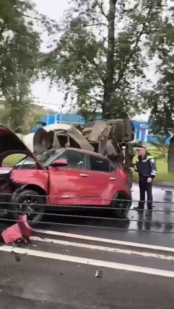 ‼️На Дмитровском шоссе бетономешалка упала на легковой автомобиль‼️