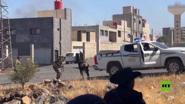 مشاهد لاشتباكات بين الأمن السوري والدروز في محافظة السويداء