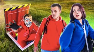 КТО ЖИВЕТ В БУНКЕРЕ! Диана и Макс В ЛОВУШКЕ! Мутант в бункере!